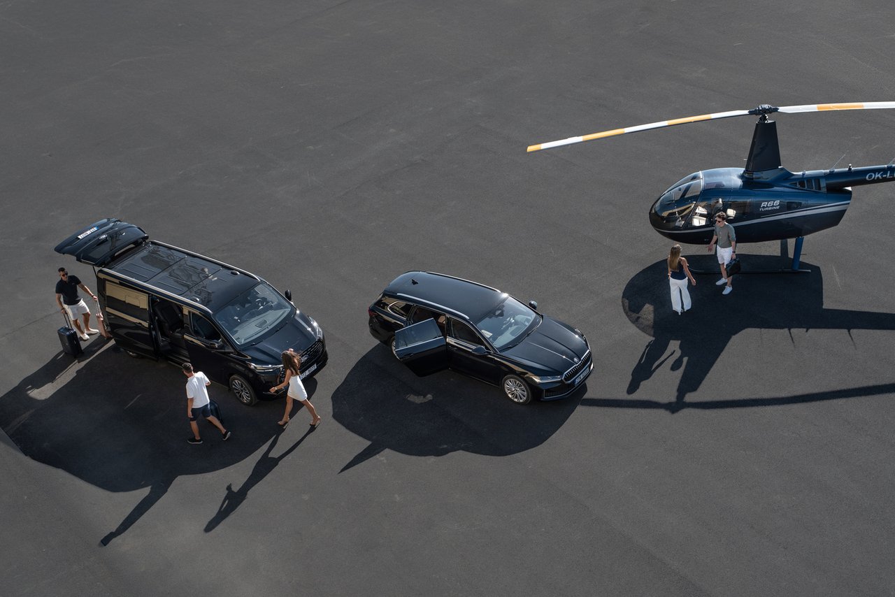 Luxusní vozy ABACIE LIMO u helikoptéry